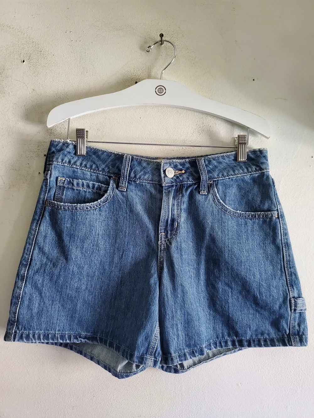 Hollister Low Rise Baggy Short Size 26.